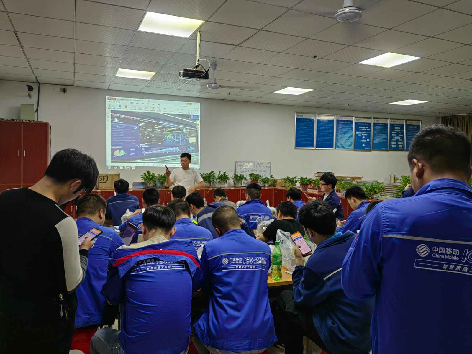 泉州芦铭健身教练培训有限公司为中移铁通有限公司安全用电培训